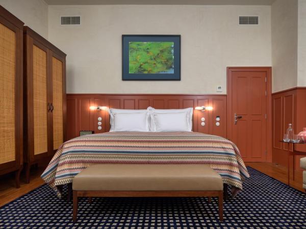 Bairro Alto Hotel : photo 1 de la chambre chambre double prestige - vue partielle sur place