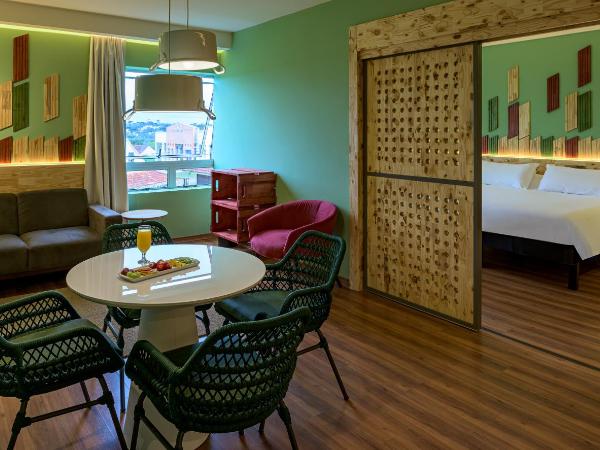Hotel Nacional Inn Curitiba Santa Felicidade : photo 5 de la chambre suite lit king-size