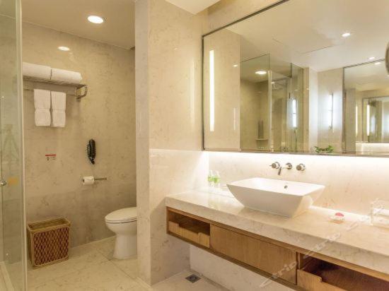 Mingshen Golf & Bay Resort Sanya : photo 1 de la chambre chambre supérieure double ou lits jumeaux - vue sur golf