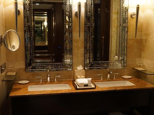 The Leela Palace Udaipur : photo 1 de la chambre chambre grand heritage avec balcon - vue sur lac