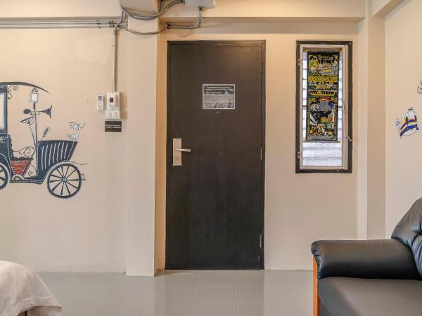HOOT Hostel & Ratchada : photo 5 de la chambre chambre double ou lits jumeaux avec salle de bains privative