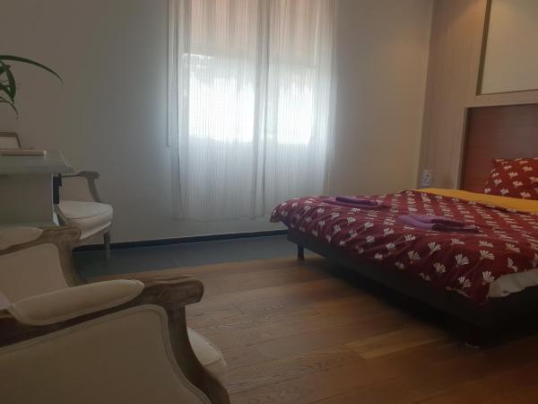 K.N.C.1601 : photo 3 de la chambre chambre double avec salle de bains privative