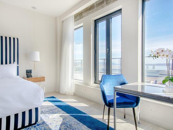 Monsieur Jean - Hôtel Particulier : photo 1 de la chambre suite avec balcon - vue sur ville