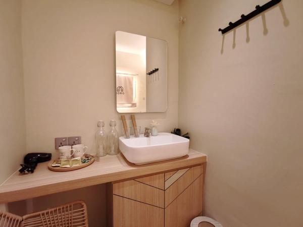 Oikos Poshtel : photo 4 de la chambre chambre lits jumeaux deluxe