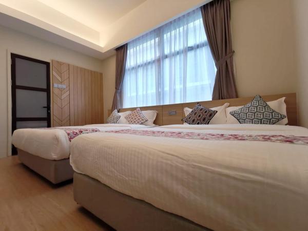 Oikos Poshtel : photo 3 de la chambre chambre exécutive avec 2 lits queen-size