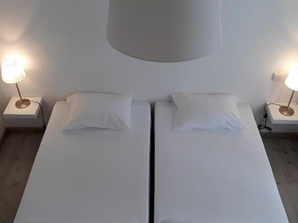 Hostel A Casa da Árvore : photo 1 de la chambre chambre double avec salle de bains privative extérieure