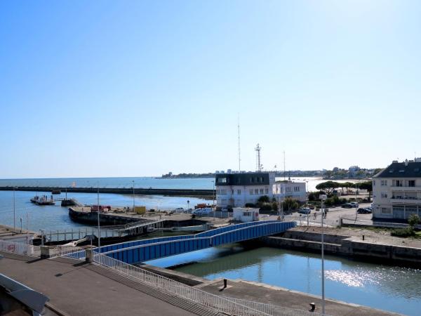 Les Abeilles : photo 2 de la chambre appartement - vue sur mer