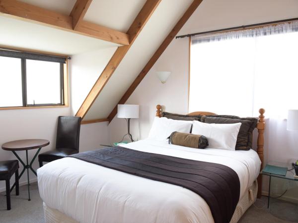 The Embassy B&B : photo 6 de la chambre king room with lake view and private external bathroom