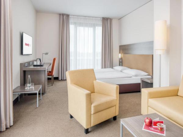 IntercityHotel Dresden : photo 1 de la chambre chambre familiale (2 adultes + 1 enfant)