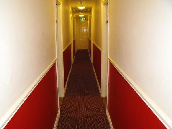 Hazelbrook Lodge : photo 2 de la chambre chambre simple avec salle de bains commune