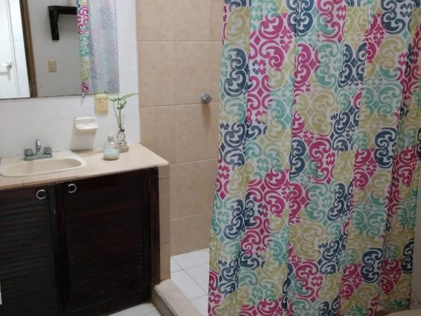 Carlota Guest House : photo 5 de la chambre chambre double avec salle de bains privative extérieure