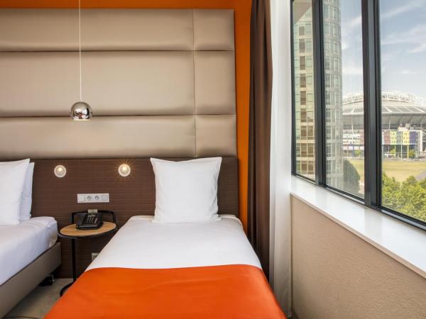 Holiday Inn Amsterdam - Arena Towers, an IHG Hotel : photo 8 de la chambre chambre lits jumeaux standard