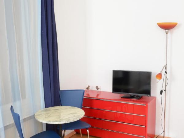 Guesthouse Casa Esperanza Basel : photo 5 de la chambre chambre double avec salle de bains commune