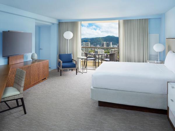 Hyatt Regency Waikiki Beach Resort & Spa : photo 8 de la chambre chambre lit king-size - vue sur ville