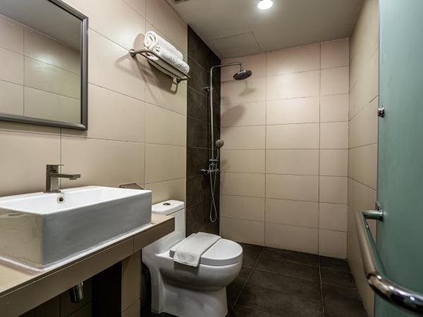 1Orange Hotel Sri Petaling : photo 2 de la chambre chambre lit queen-size