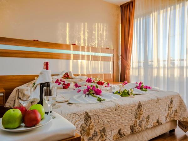 Santa Marina Hotel : photo 2 de la chambre chambre double