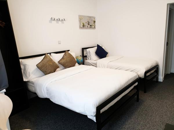 Wanstead Hotel : photo 5 de la chambre chambre triple avec salle de bains privative