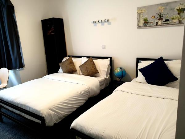 Wanstead Hotel : photo 6 de la chambre chambre triple avec salle de bains privative