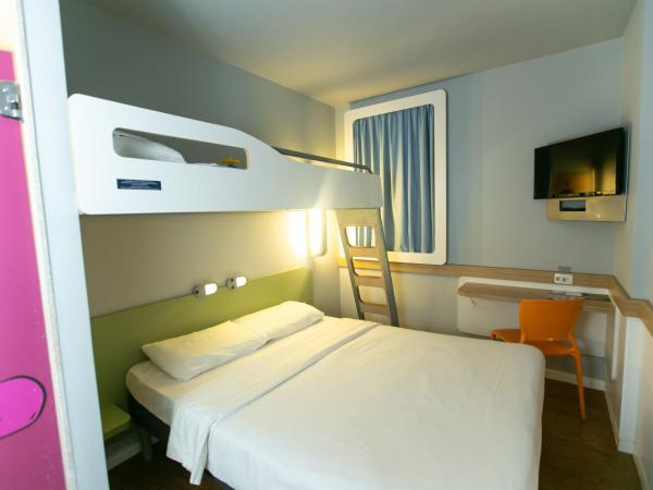 ibis budget RJ Copacabana : photo 4 de la chambre chambre triple avec lit double et lit superposé