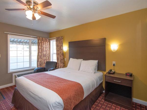Capitol Hill Motel : photo 1 de la chambre hébergement 1 lit queen-size