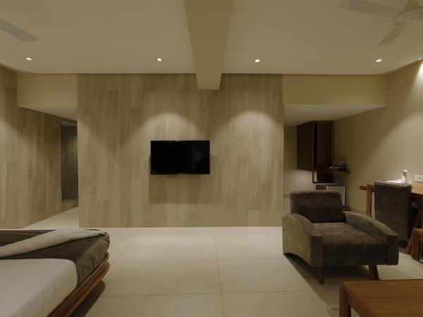 Artilla Inn : photo 8 de la chambre chambre lit king-size avec balcon