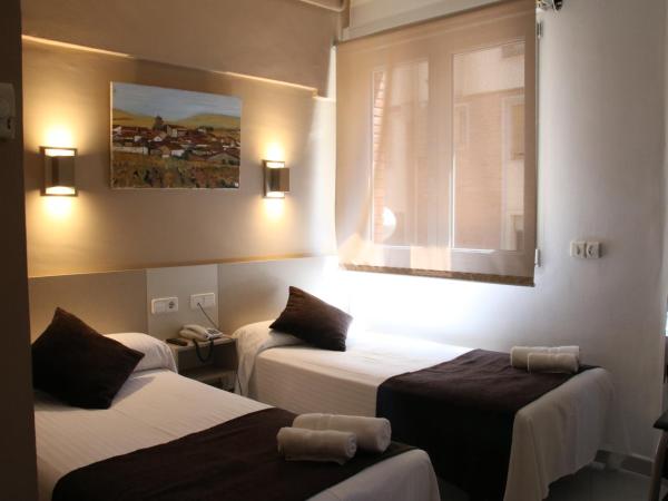 Hotel Travessera : photo 9 de la chambre chambre lits jumeaux