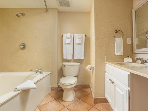Orbit One Vacation Villas : photo 5 de la chambre condo avec 2 salles de bains