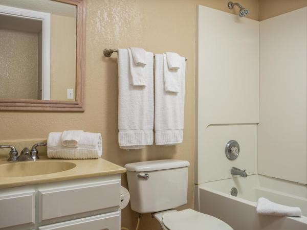 Orbit One Vacation Villas : photo 4 de la chambre condo avec 2 salles de bains