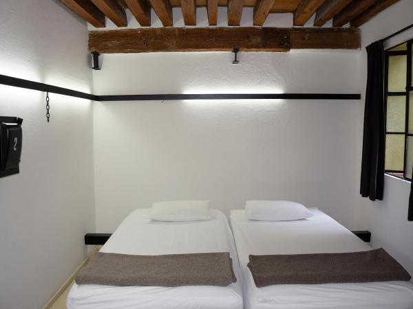 Downtown Beds : photo 2 de la chambre lit dans dortoir mixte de 4 lits avec salle de bains privée