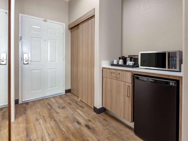 La Quinta by Wyndham Houston Channelview : photo 4 de la chambre chambre lit king-size standard