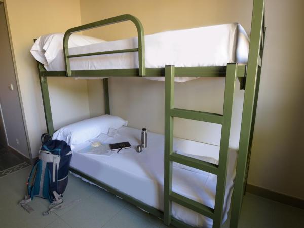 Albergue Monte Do Gozo : photo 4 de la chambre chambre familiale avec salle de bains privative