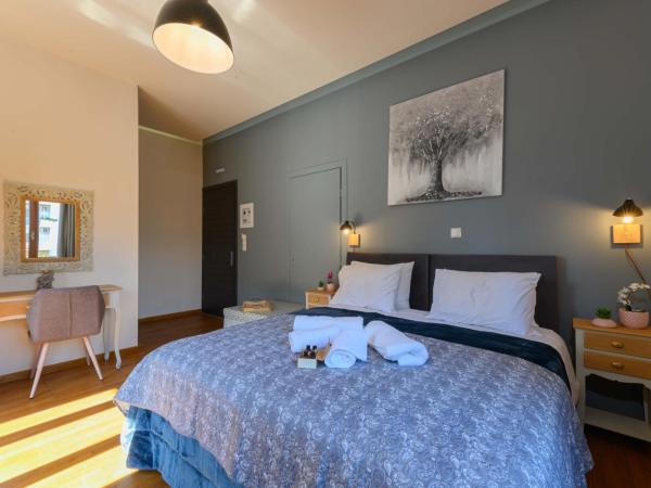 Central Rooms : photo 3 de la chambre chambre double ou lits jumeaux deluxe avec balcon