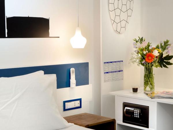 Napoli Central Station Studio : photo 4 de la chambre chambre double deluxe