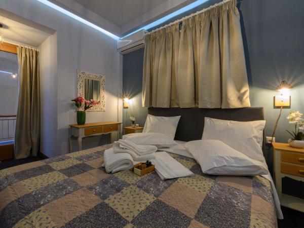 Central Rooms : photo 4 de la chambre chambre double ou lits jumeaux standard avec balcon
