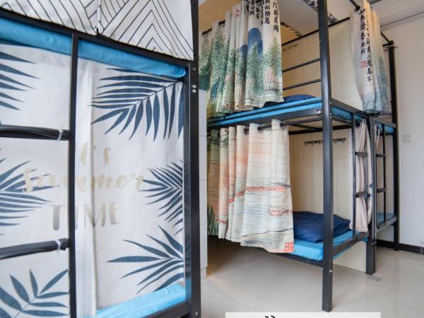 弱水咖啡国际青旅Only Cafe and Backpacker : photo 9 de la chambre lit simple dans dortoir mixte