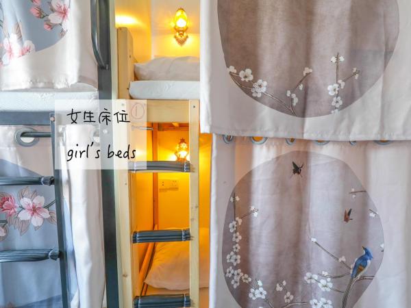 弱水咖啡国际青旅Only Cafe and Backpacker : photo 10 de la chambre bunk bed in 6-8 beds female dormitory room