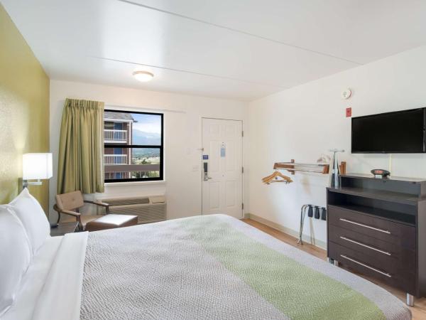 Studio 6 Colorado Springs, Colorado - Air Force Academy : photo 3 de la chambre chambre lit king-size deluxe - non-fumeurs 