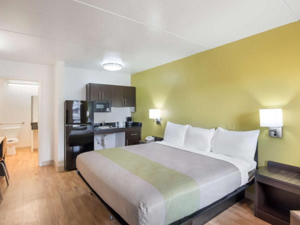 Studio 6 Colorado Springs, Colorado - Air Force Academy : photo 2 de la chambre chambre lit king-size deluxe - non-fumeurs 