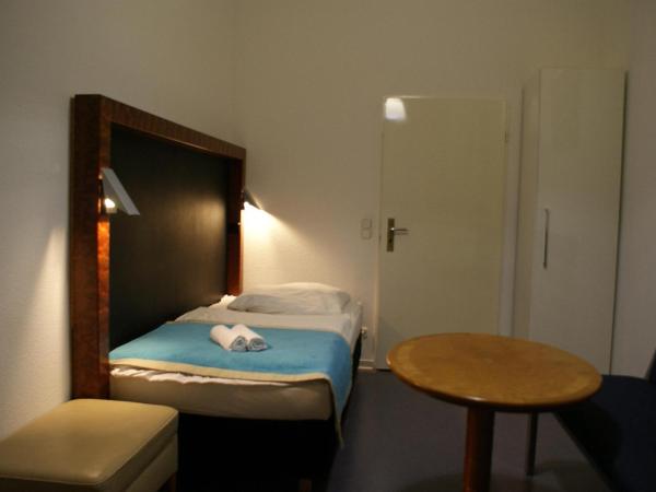 Hotel Garni Aaberna : photo 5 de la chambre chambre simple avec salle de bains commune