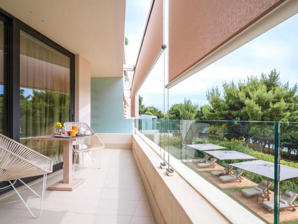 Somewhere Vouliagmeni : photo 5 de la chambre suite deluxe - vue partielle sur mer