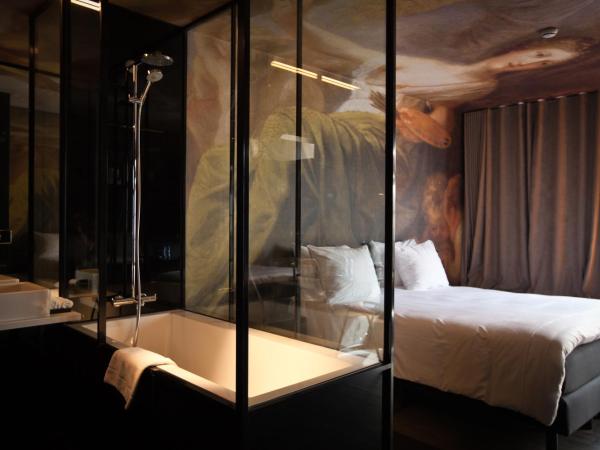 HotelO Kathedral : photo 6 de la chambre chambre familiale avec climatisation - vue sur cathédrale 