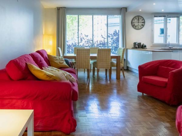 Paris City - Spacious 3 rooms flat for families - 3 minutes from metro station : photo 1 de la chambre appartement 2 chambres