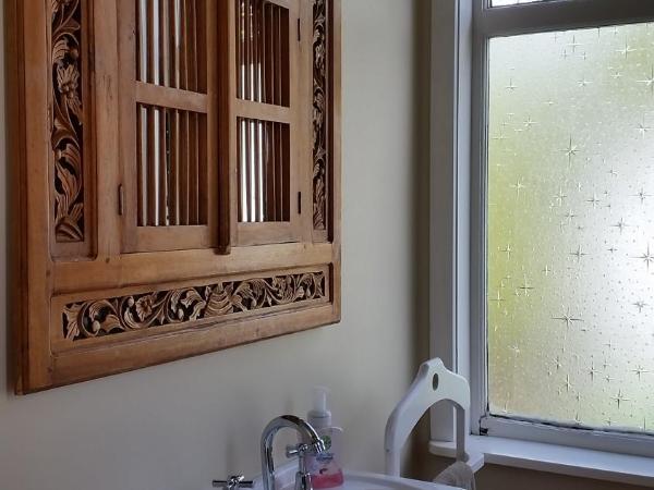 Designer Cottage : photo 9 de la chambre chambre double avec salle de bains commune