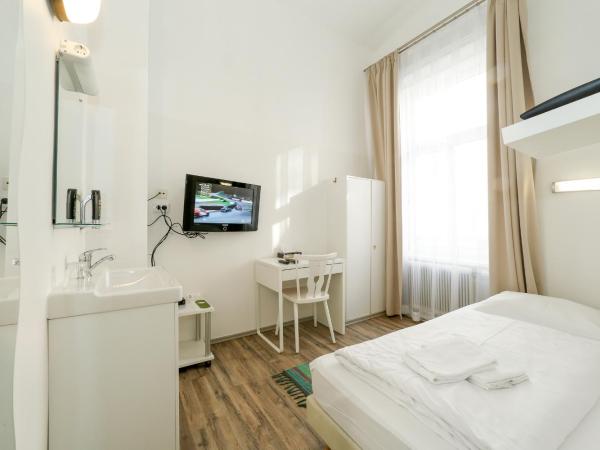 Self Check-in Time Out City Hotel Vienna : photo 2 de la chambre chambre simple avec salle de bains commune