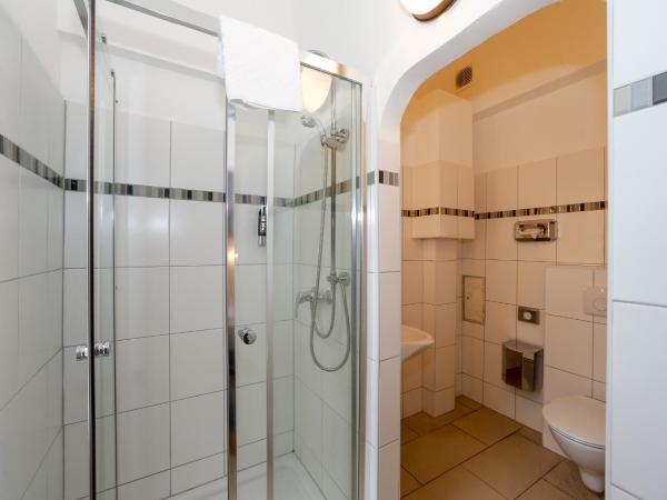 Very Central, 5 min to city center, Self Check In : photo 3 de la chambre chambre double standard