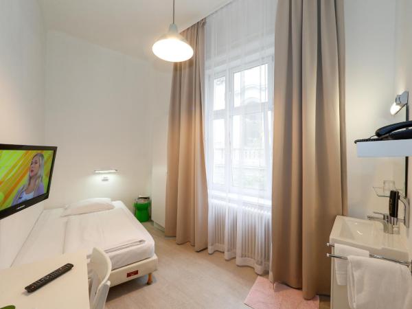 Self Check-in Time Out City Hotel Vienna : photo 7 de la chambre chambre simple avec salle de bains commune