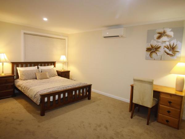 Silver House - Melbourne Airport Accommodation : photo 6 de la chambre chambre lit queen-size deluxe