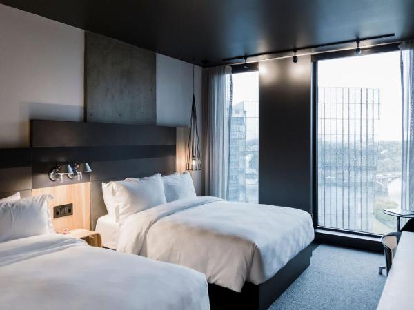 Alt Hotel Saskatoon : photo 3 de la chambre chambre avec 2 grands lits queen-size