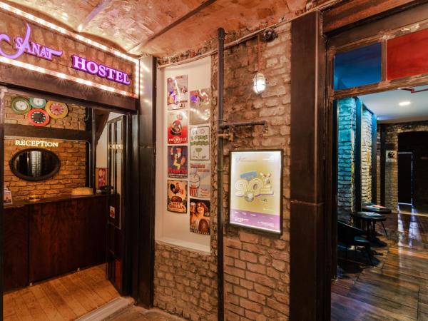 Sanat Hostel Taksim : photo 1 de la chambre chambre double avec salle de bains commune