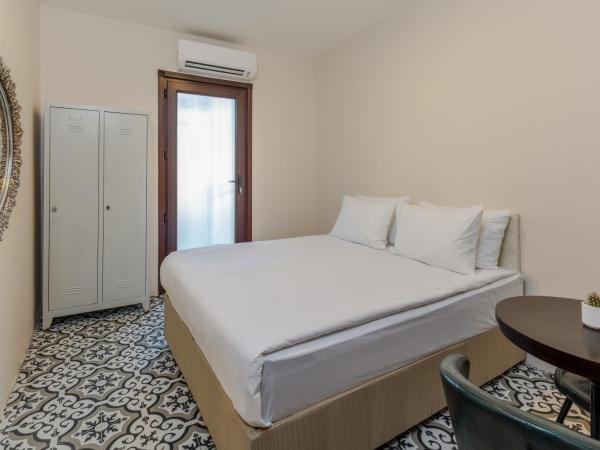 Sanat Hostel Taksim : photo 3 de la chambre chambre double avec salle de bains commune